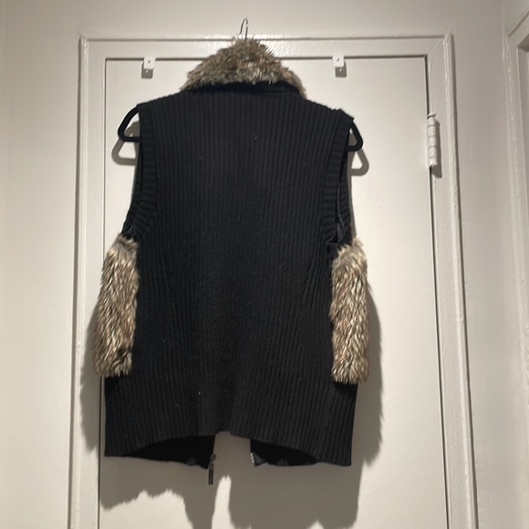 Calvin Klein - Faux-fur sweater vest - Picture 4 of 4